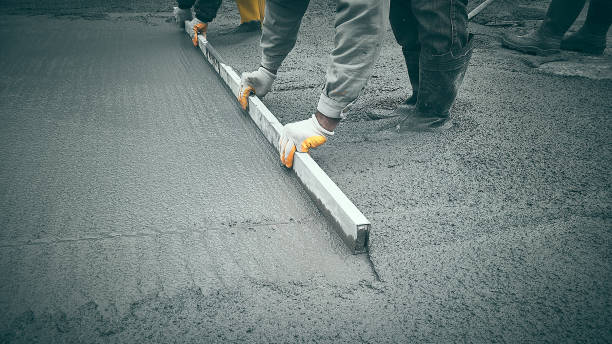 Tirage à la règle d’une dalle béton — maçonnerie