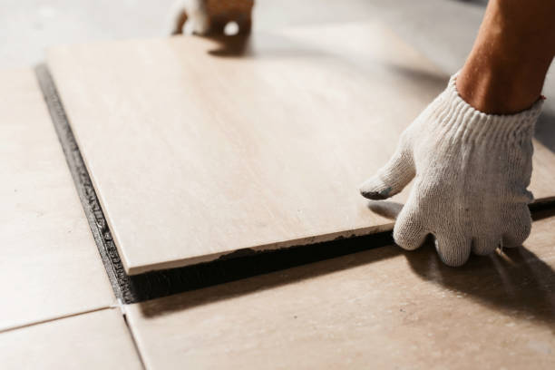 Pose de carrelage grand format au sol — aménagement intérieur